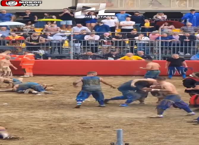 Video :When boxing and rugby are combined, a very violent sport is created - Calcio from Florence
